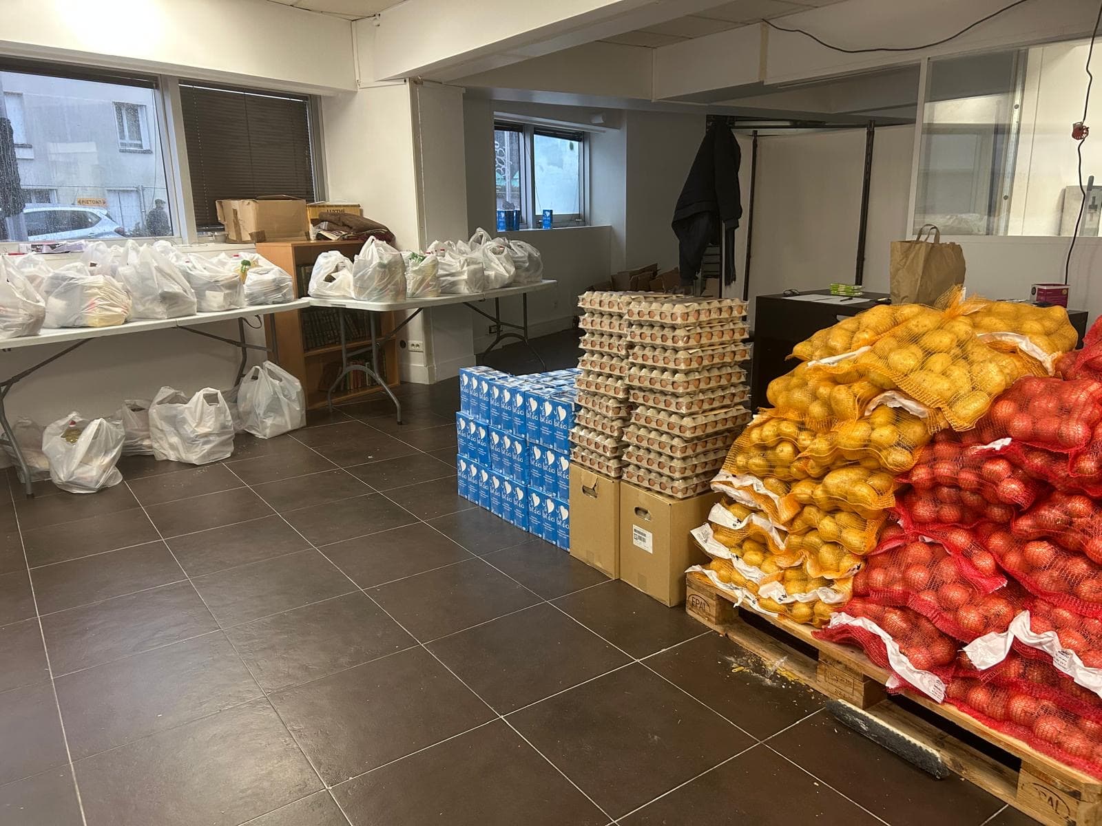 Distribution de colis alimentaires